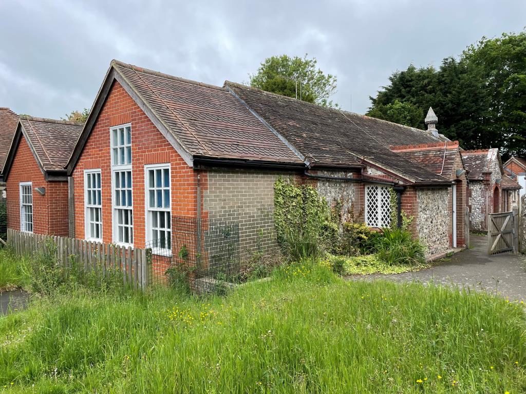 Lot: 121 - FORMER PRIMARY SCHOOL WITH POTENTIAL -